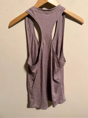 Vuori Lux Performance Tank Raceback in Jade Lilac Heathered-Size Medium thumbnail 4