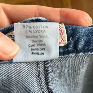 Guess Jeans Women's Vintage 80's Era Stirrup Jeans Size 30 (25" Waist) thumbnail 9