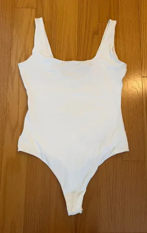 Sleek White Scoop Neck Bodysuit for Women thumbnail 1