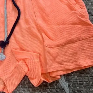 SUNDRY Thermal PKT Shorts Sz 2/ Medium thumbnail 4