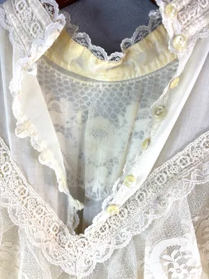 Jessica’s Gunne Sax 11 Vintage Victorian Style Cream Lace Yoke Ruffle Blouse thumbnail 5