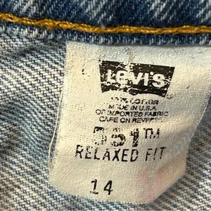 90’s Vintage Levi’s 551 Denim Shorts | Made in USA | Unisex -VTG Size-14/ (33”) thumbnail 10