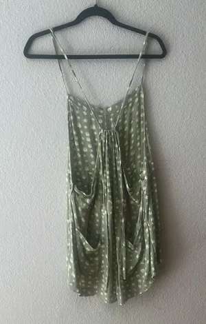 Sisstrevolution Romper – Size L Light and breezy romper in a soft sage green with white floral polka dot print. Made by Sisstrevolution, known for its beachy, boho style. Adjustable spaghetti straps, flowy fit, and lightweight fabric – perfect for summer days or a casual day out. Size: Large | In excellent condition Only one available! #SisstrevolutionStyle #RomperSeason #SizeL #BohoVibes #SecondHandWithStyle #EllaSecondLife #PreLovedFashion #LightAndLovely #BeachyLook thumbnail 2