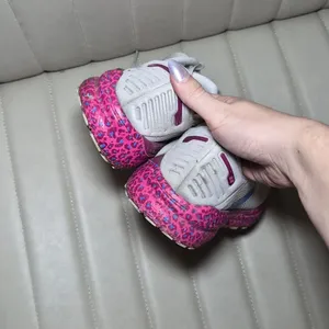 Brooks Women's White and Pink Trainers thumbnail 4