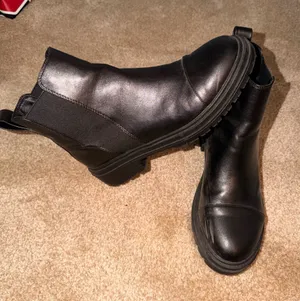 Mini black boots Size 9.5 thumbnail 1
