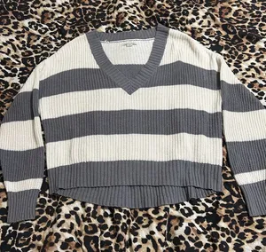 American Eagle Outfitters Striped V-Neck Cropped Sweater in Cream and Gray thumbnail 1