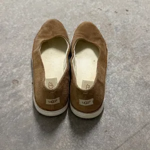 UGG Kammi Suede Slip On Flat Shoe Chestnut 7.5 thumbnail 2