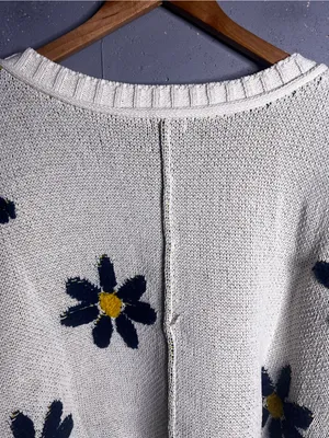 POL Daisy Knit V Neck Long Sleeve Sweater. Size Medium thumbnail 6