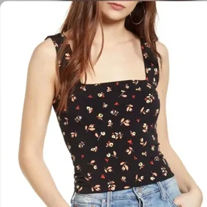 ✨ Square Neck Crop Tank
LEITH✨ thumbnail 1