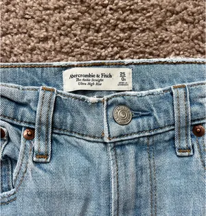 Abercrombie Ultra High-Rise Straight Jeans thumbnail 3