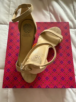 Vince Camuto Heels thumbnail 2
