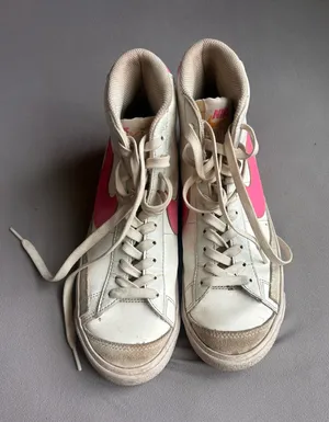 Pink Nike blazers thumbnail 1