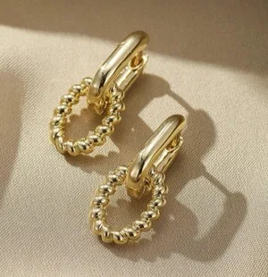 Elegant Gold Hoop Earrings thumbnail 1
