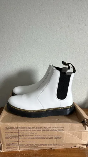 Dr. Martens Boots Women’s thumbnail 3