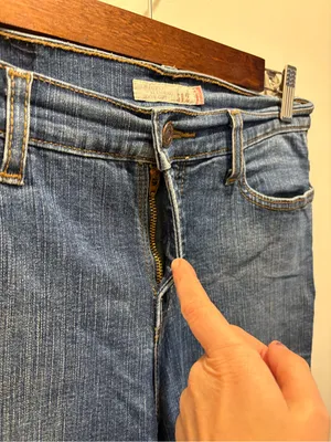 Vintage Y2K Levi’s 512 Jeans Size 6 Bootcut Mid Rise Dark Wash 2000s Denim thumbnail 4