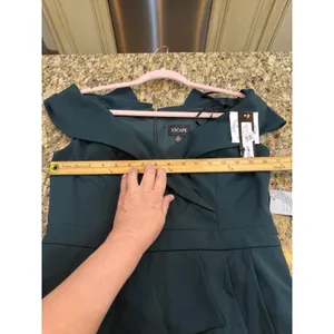 Xscape Off The Shoulder Evening Gown Pine Green Size 12 thumbnail 9
