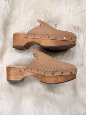DV DOLCE VITA Closen Nubuck Camel Studded Wooden Heel Clogs Shoes 7 thumbnail 3
