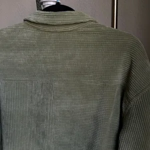 Cotton On Women's Green Cropped Cord Shacket Jacket thumbnail 5
