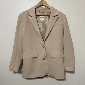Abercrombie & Fitch Boyfriend Blazer Size Small in Light Brown Cream thumbnail 2