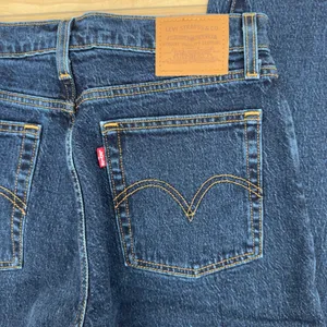 Levi’s Wedgie Straight Jeans thumbnail 3