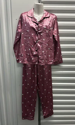 Silky pink pajama set with heart pattern. New Size M Size M thumbnail 2