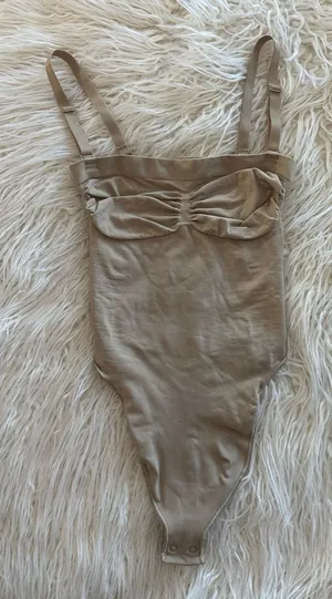 Skims Seamless Sculpt Strapless Thong Bodysuit Clay Size Small thumbnail 1