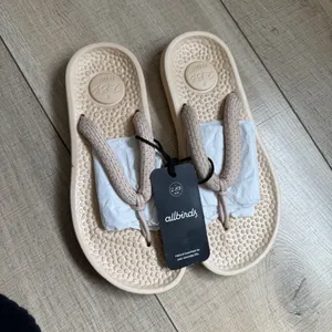 Allbirds Lux Beige Sugar Zeffer Adult Flip Flop Size W7/M5 New thumbnail 4