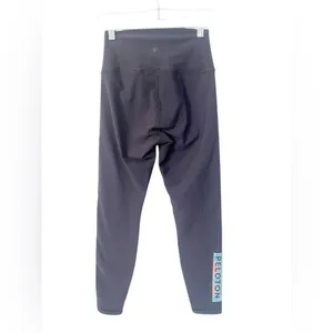 Peleton Women’s Charcoal Gray High Rise Ankle Cropped Leggings Size Medium‎ thumbnail 2