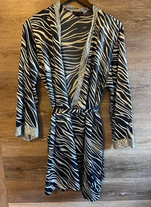 Jones New York size L/XL Robe Nightgown Sleepwear Black White Zebra Animal Print thumbnail 1