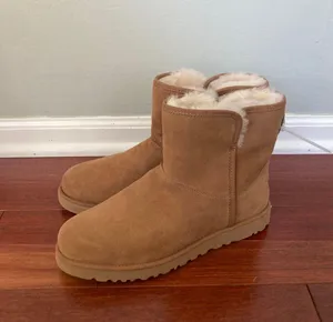 UGG Classic Chestnut Mini Boot thumbnail 1