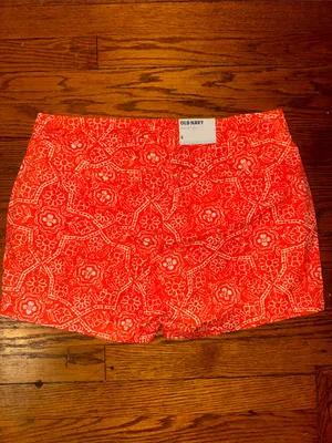 Old Navy Coral-White Floral Print Shorts thumbnail 2