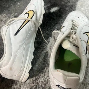 Nike Sneaker thumbnail 6