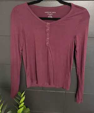 AMERICAN EAGLE Burgundy Soft & Sexy Women’s Henley Sz XS EUC thumbnail 1