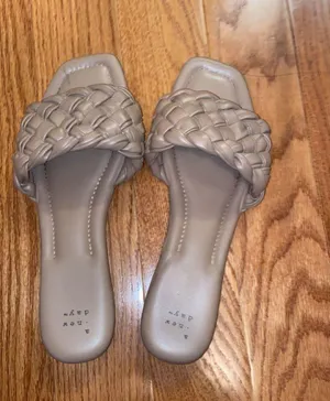 Nude Slides thumbnail 1