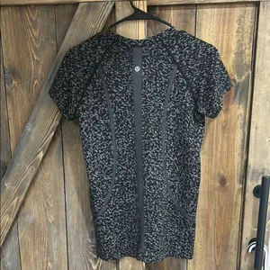 Lululemon Women's Black Patterned Top thumbnail 2