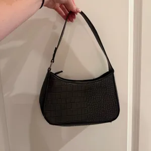Urban Outfitters Black Croc-Textured Shoulder Bag thumbnail 3