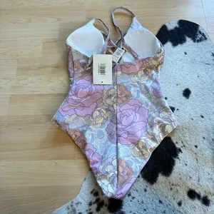 DIPPIN’ DAISY’S NWT‎ Bliss Floral Swimsuit One Piece Size Small thumbnail 8