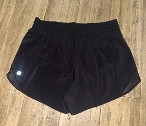 Lululemon Hotty Hot Shorts Black 2.5" High-Rise thumbnail 2
