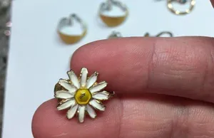 Lot Of 4 Small Vintage - Modern Clip-on Clip On Screw On Costume Earrings Mix thumbnail 3