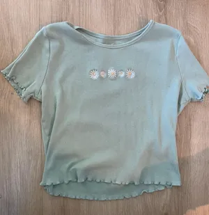 daisy ribbed crop top thumbnail 1