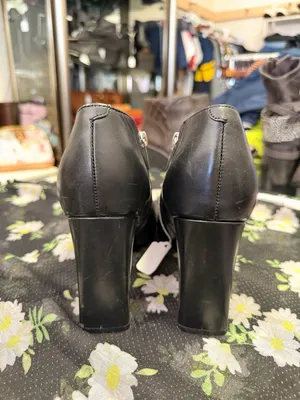 Marc Fisher Women’s Black Pointed Toe Ankle Booties with Side Zip. Size: 8M thumbnail 7