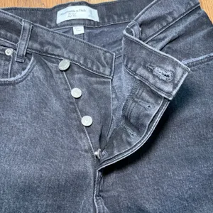 Abercrombie & Fitch Curve Love The Dad High Rise Jeans 25/0L Black Grunge Faded thumbnail 8