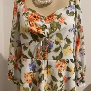 🛍EMBER BLOUSE SIZE L🛍WORN ONCE🛍 Size L thumbnail 1