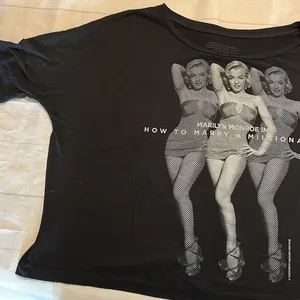 Marilyn Monroe T-Shirt thumbnail 4