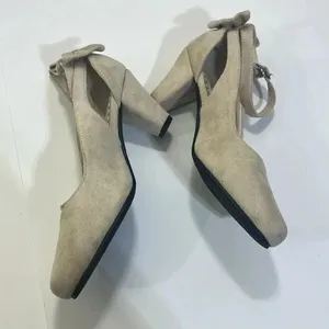 Women’s dress shoe size 8 thumbnail 4