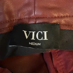 VICI burgundy faux leather cropped pants thumbnail 7