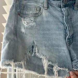 American Eagle High-Rise Shorts Denim thumbnail 3