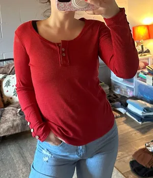 Red Long Sleeve Size M thumbnail 1