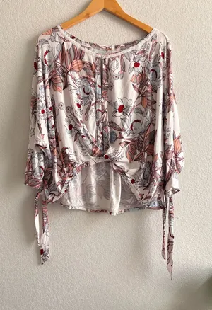 Boho Free People 'Keepin on Top' Ivory Floral Print Tee Top M thumbnail 1
