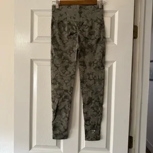 Gymshark Adapt Olive Camo High-Waist Leggings thumbnail 3